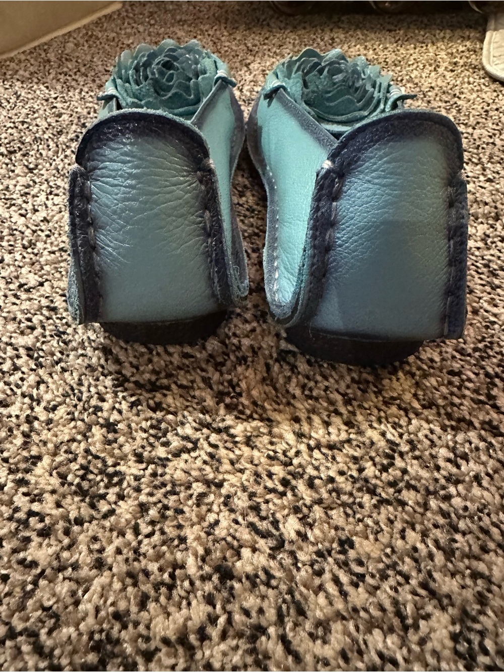 L'ATISTE Green Leather Floral Slip-On Flats - Picture 4 of 6